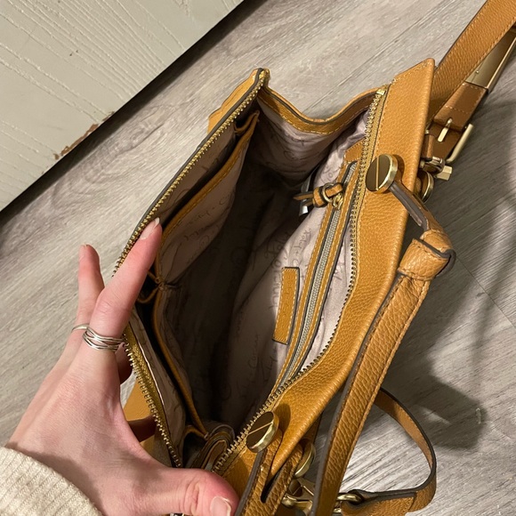 Mustard crossbody purse - Picture 2 of 5